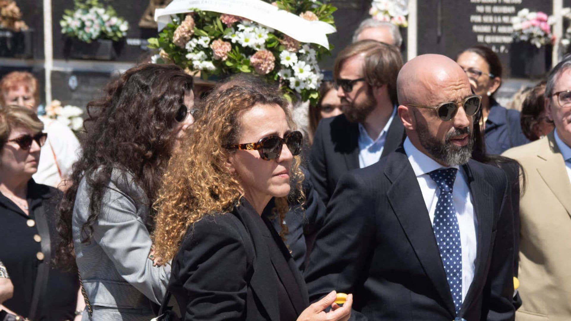 Último adiós en Cuenca a 'Mari Carmen y sus muñecos': un entierro planificado y un epitafio escrito por la propia artista