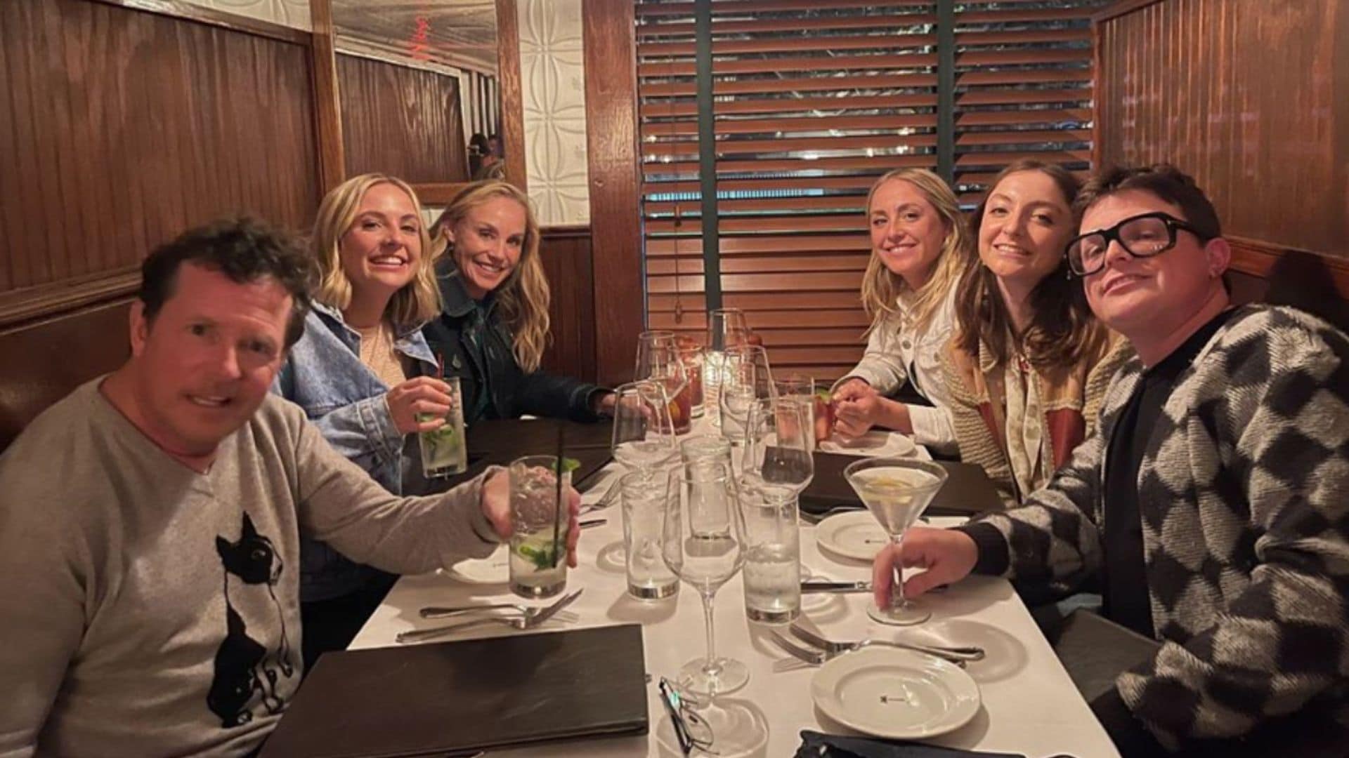 Michel J. Fox posa con su familia por Navidad: conocemos a los cuatro hijos del actor