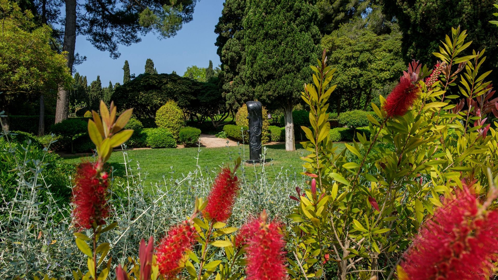 Jardines de Marivent y obra de Joan Miró, Palma, Mallorca