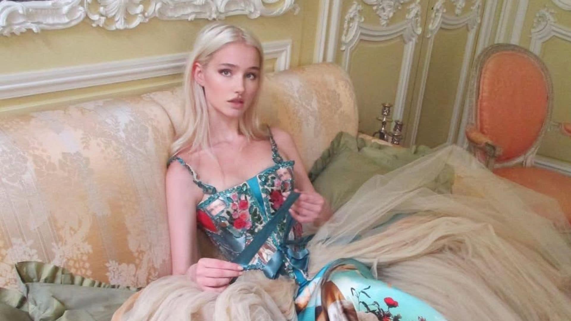 Lara Cosima, la condesa influencer que viste Alta Costura y vive en un palacio de París, lanza su propio atelier de moda