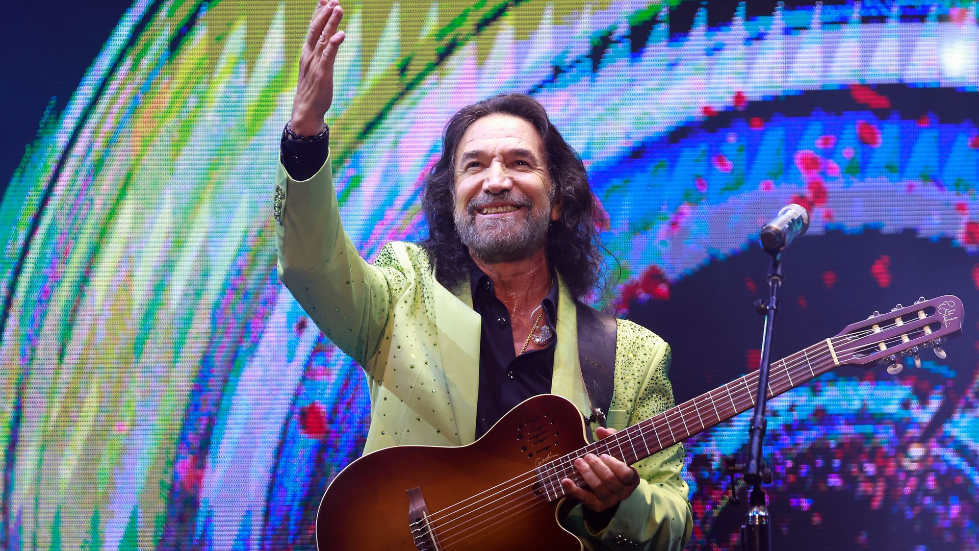 Marco Antonio Solis en du 'Eternamente Agradecido World Tour 2024' en Inglewood, California.