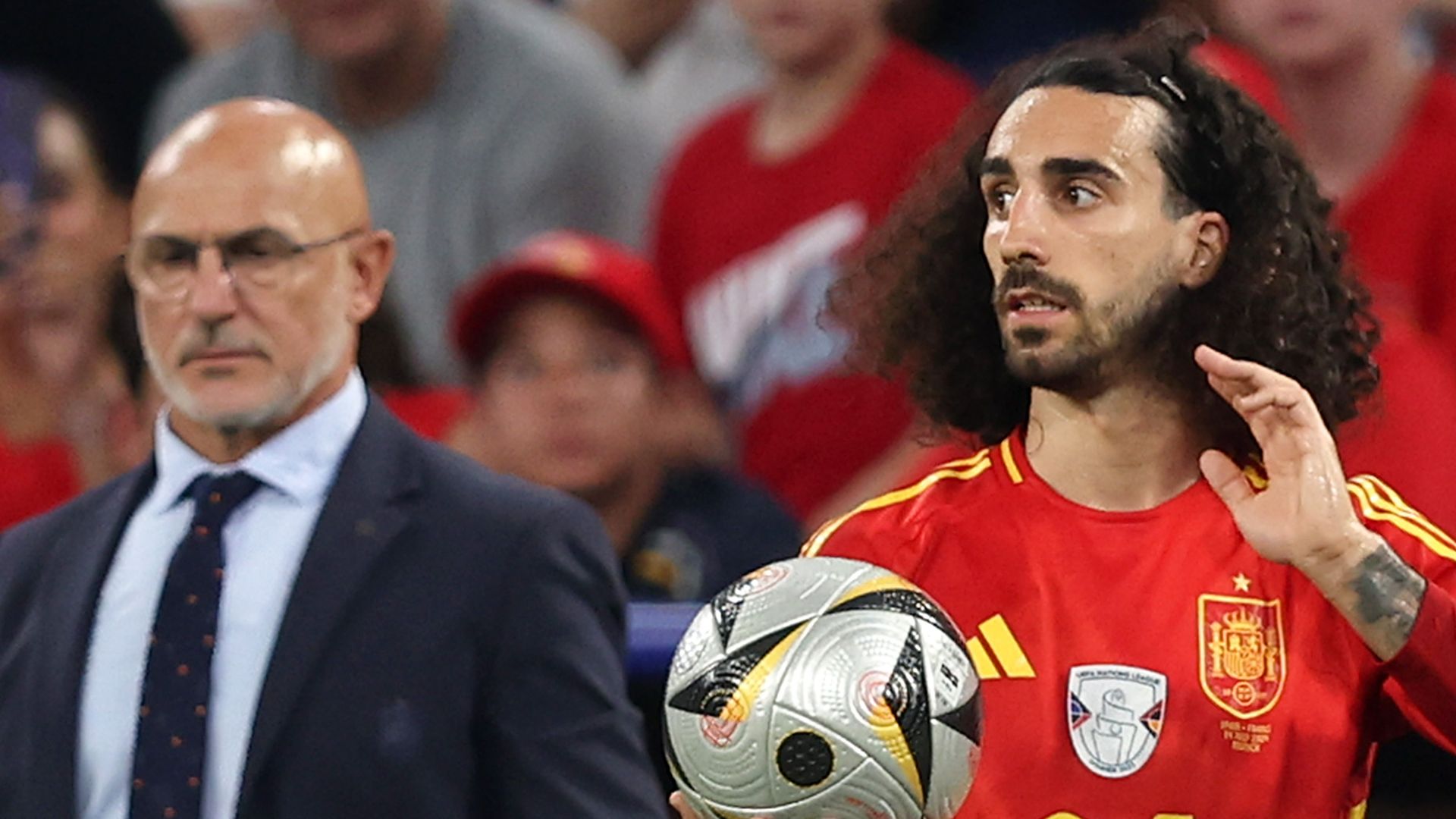 Marc Cucurella y Luis de la Fuente en la semifinal de la Eurocopa 20224