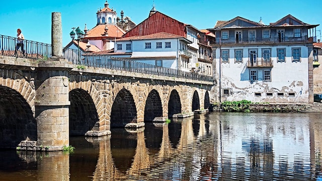 chaves verin puente romano sobre el rio tamega