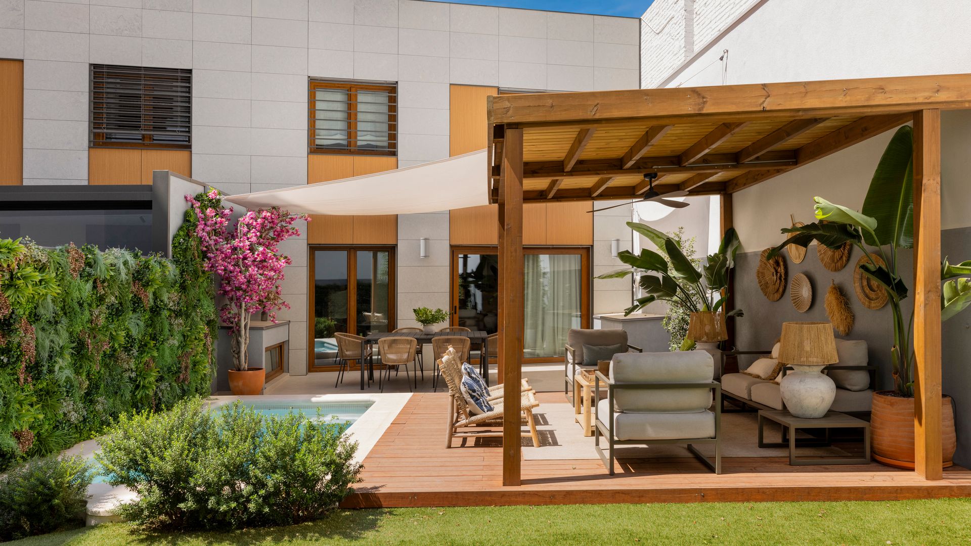 Zona exterior con zonas de sombra diferentes
