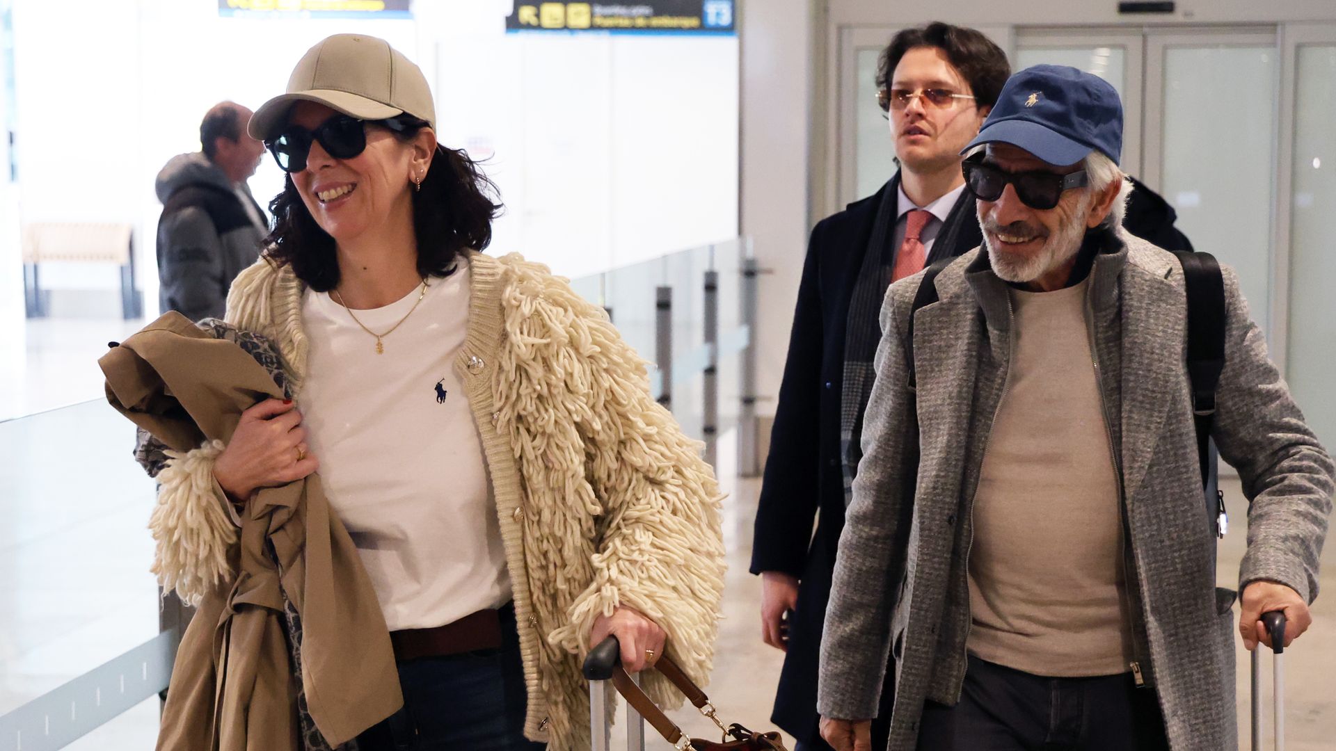 Imanol Arias y Nélida Grajales vuelven a Madrid tras su fin de semana en Bilbao como marido y mujer