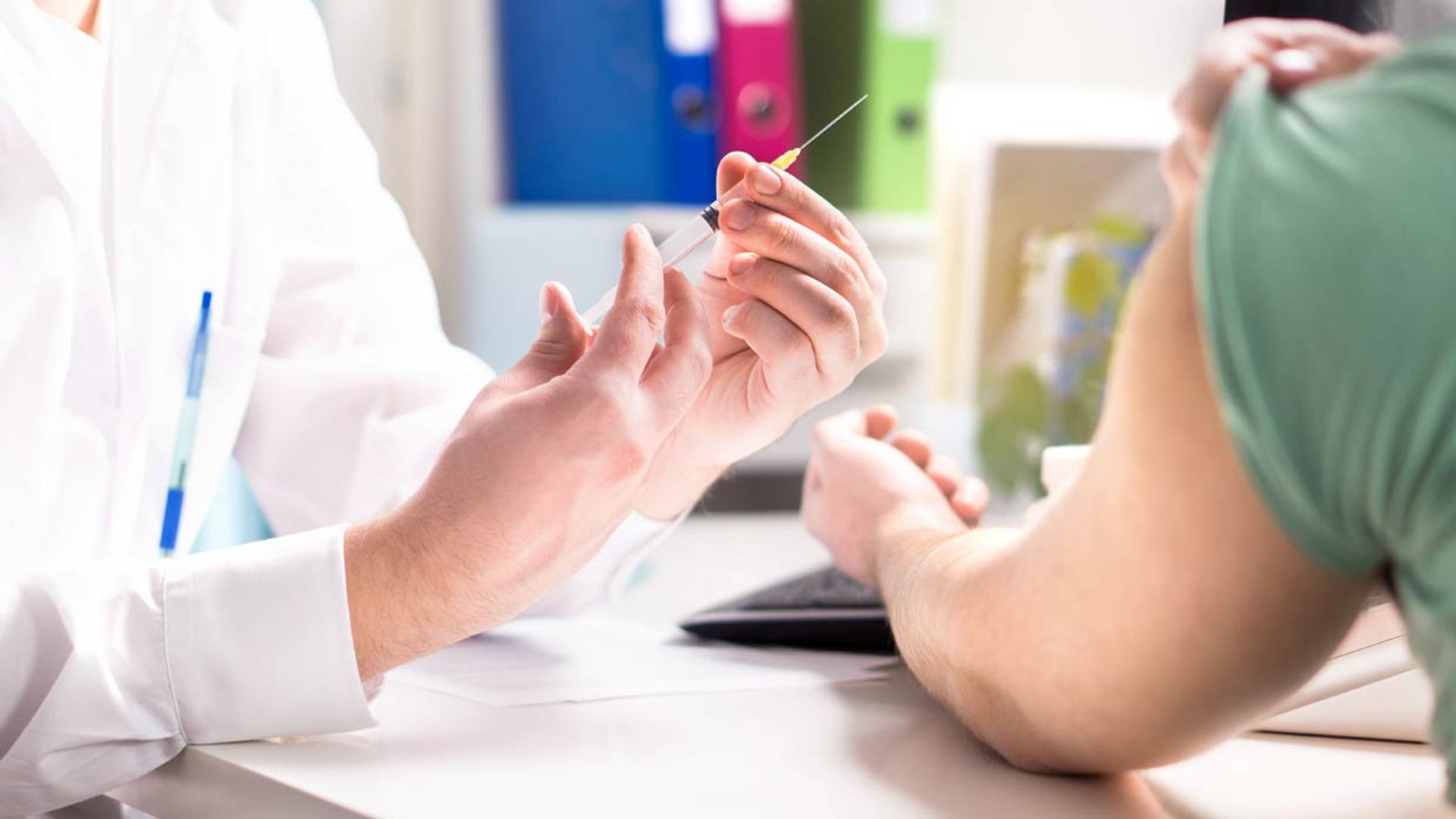 ¿Quién debería ponerse la vacuna de la gripe este año?