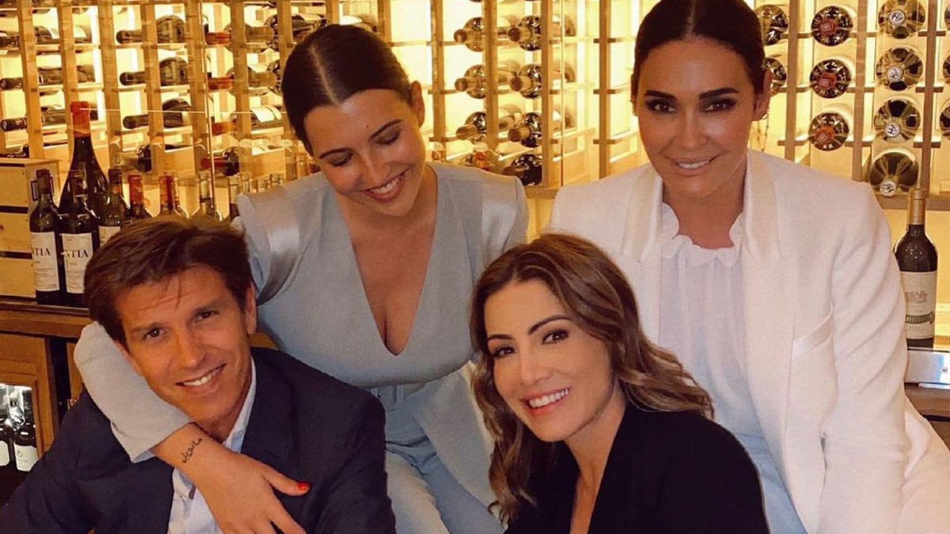La hija de Vicky Martín Berrocal y Manuel Díaz, El Cordobés, reúne a sus padres el día de su graduación