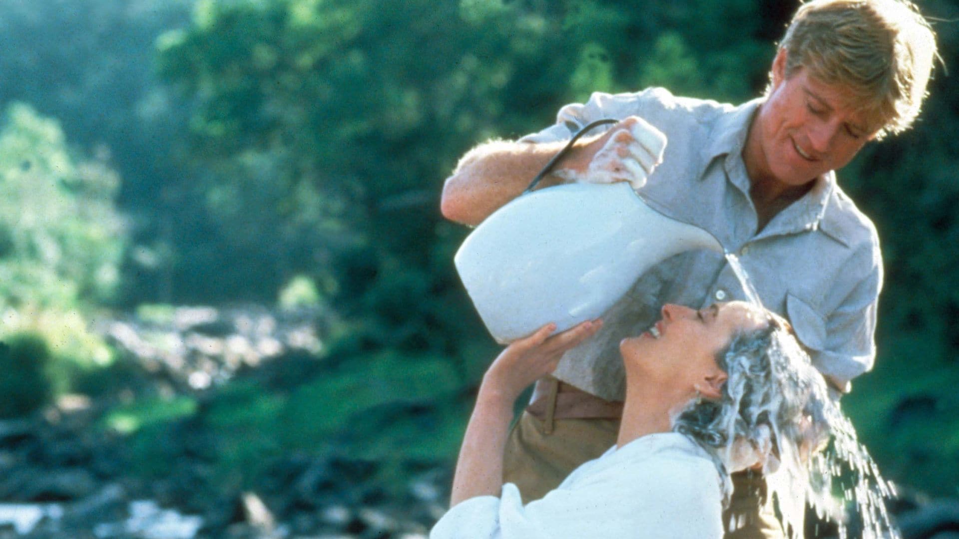 Robert Redford y Meryl Streep en la película Memorias de África, en 1985