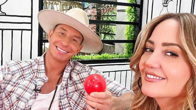 El ex 'Timbiriche' dio a conocer que todavía no firma el divorcio con Andrea Legarreta.