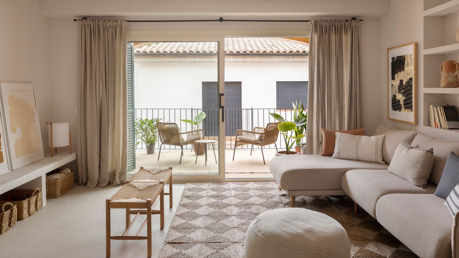 Con patio, alberca y terraza: este tríplex en la Costa Brava es el refugio perfecto para pasar el verano