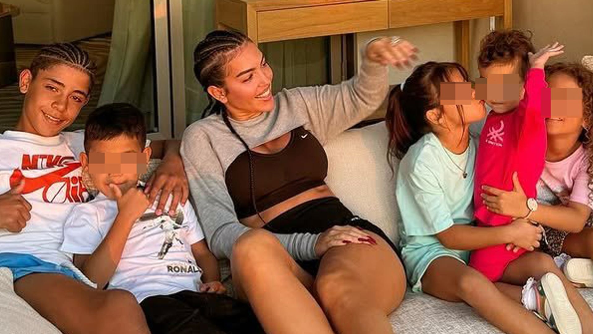El vídeo que muestra cómo viven Georgina Rodríguez y los niños desde casa un partido de Cristiano Ronaldo: “¡Gol de papá!”