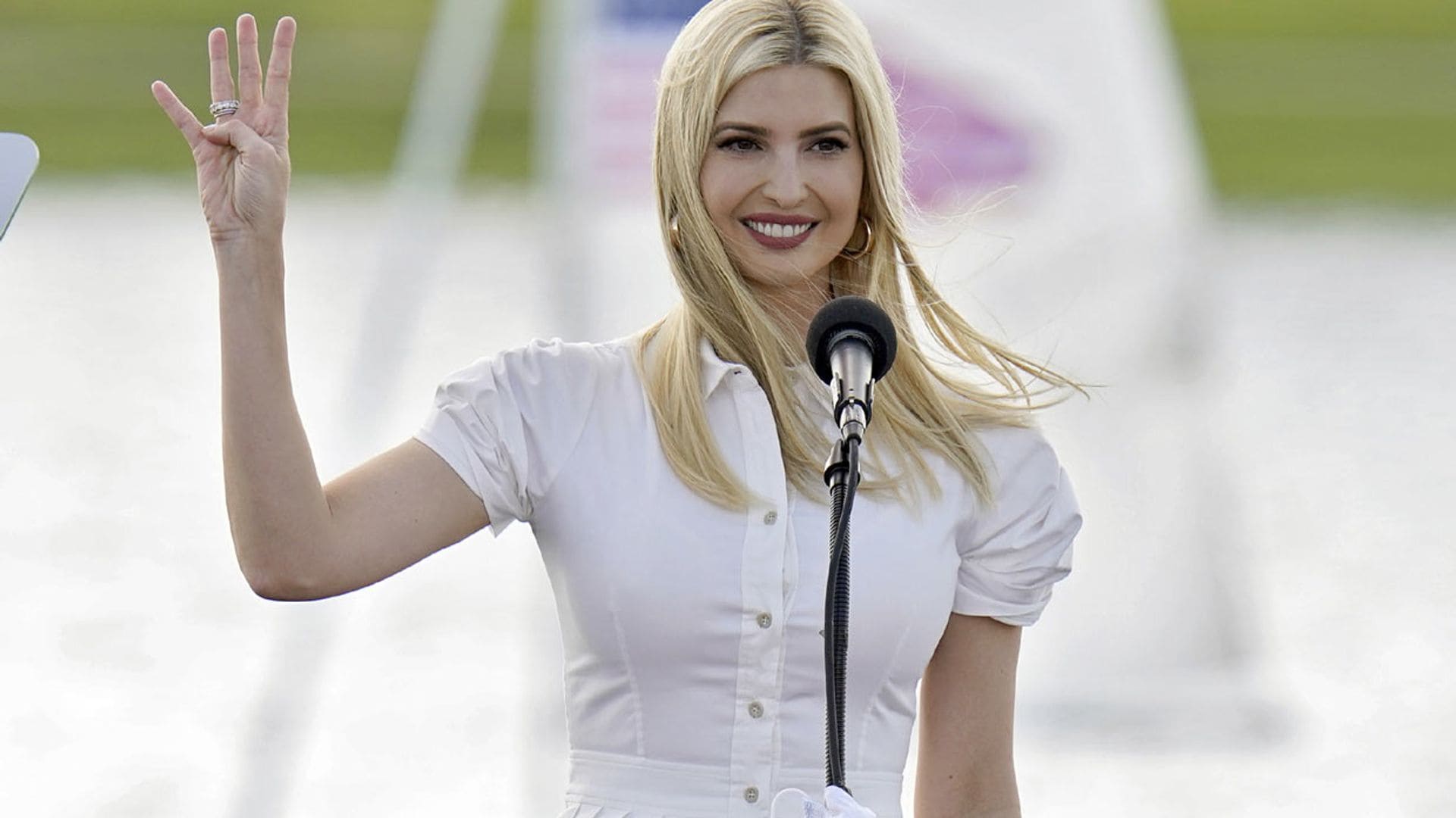 El duelo de estilo 'electoral' de Ivanka y Melania Trump a 2.000 km de distancia
