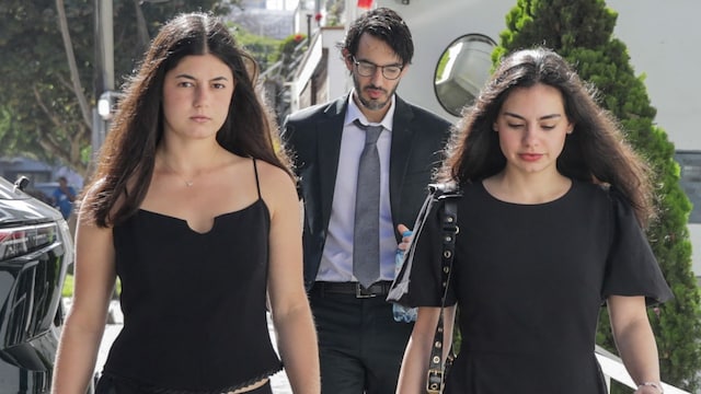 El dolor de Isabella, Leandro y Aitana, tres de los seis nietos de Mario Vargas Llosa, en el velatorio