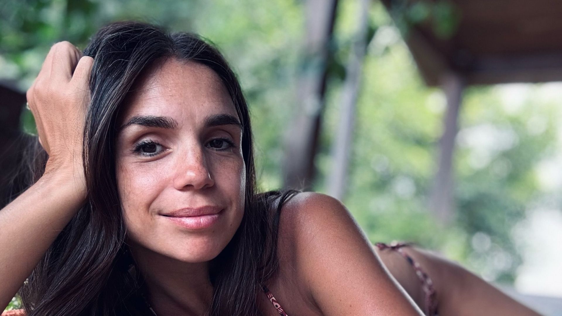 Elena Furiase causa furor con su último posado en bikini a sus 38 años: "Belleza salvaje"