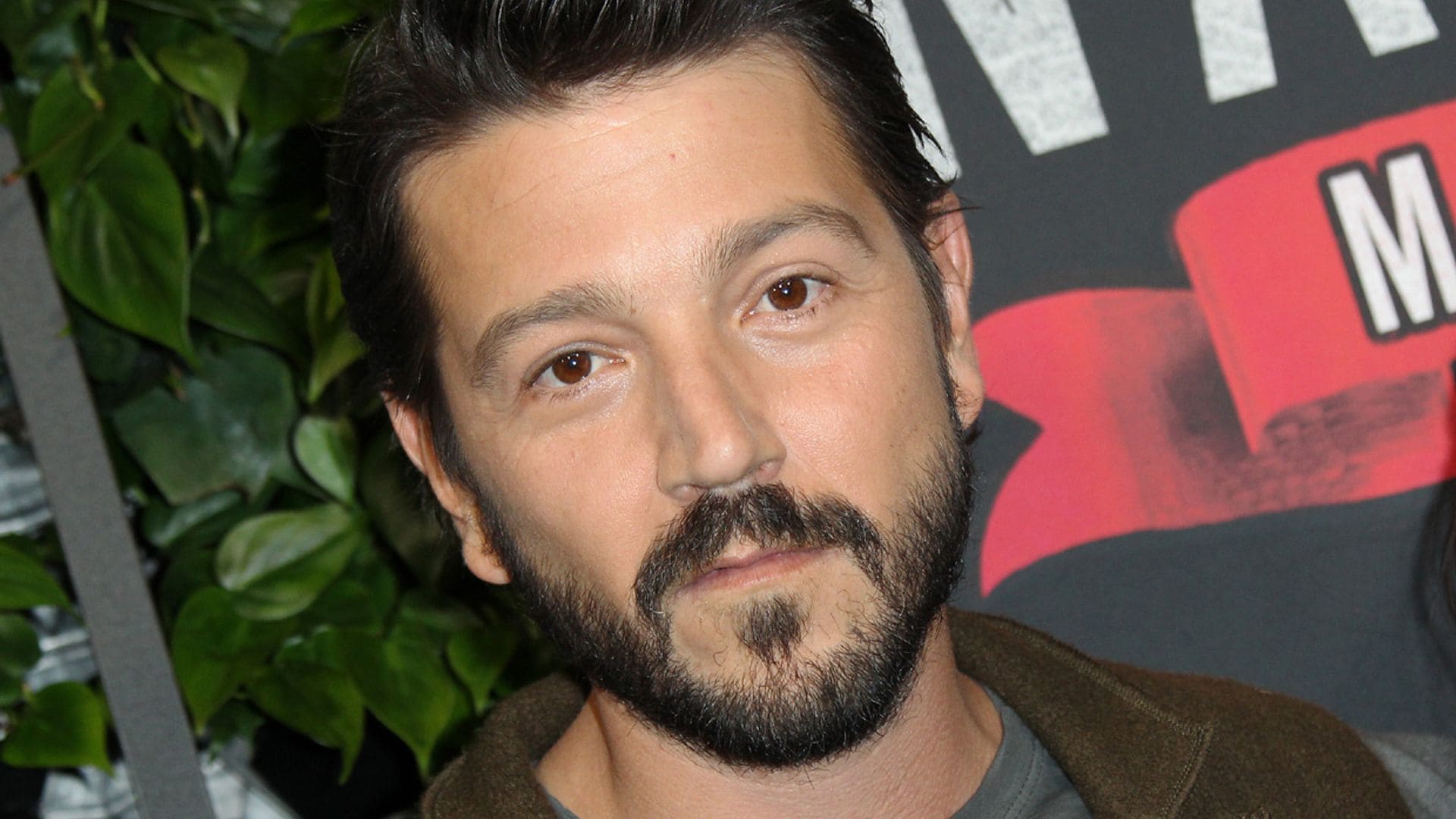 Diego Luna por fin abraza a su hija, que ha superado el coronavirus: 'Significó la vida'