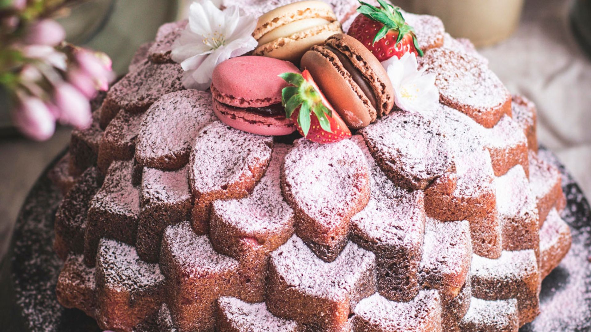 'Bundt cake' de chocolate y fresa