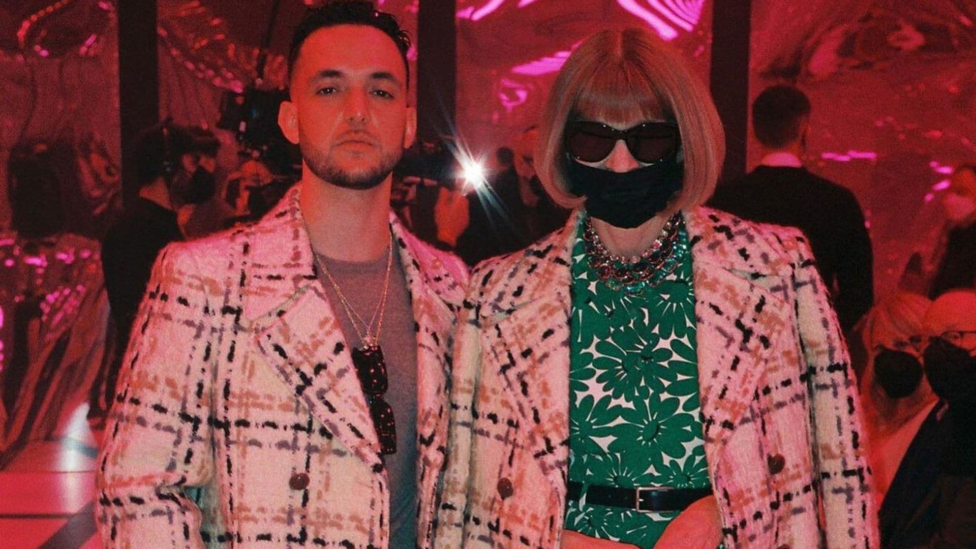 El momentazo de Anna Wintour y C. Tangana: coinciden con el mismo abrigo