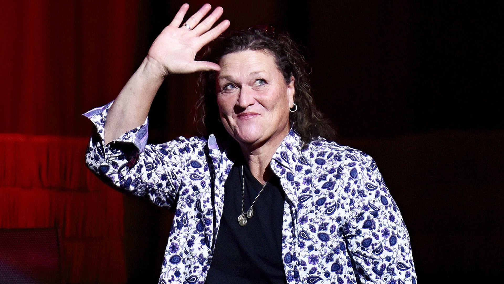 Dot-Marie Jones, la entrenadora Beiste en 'Glee', operada de urgencia por un ataque al corazón