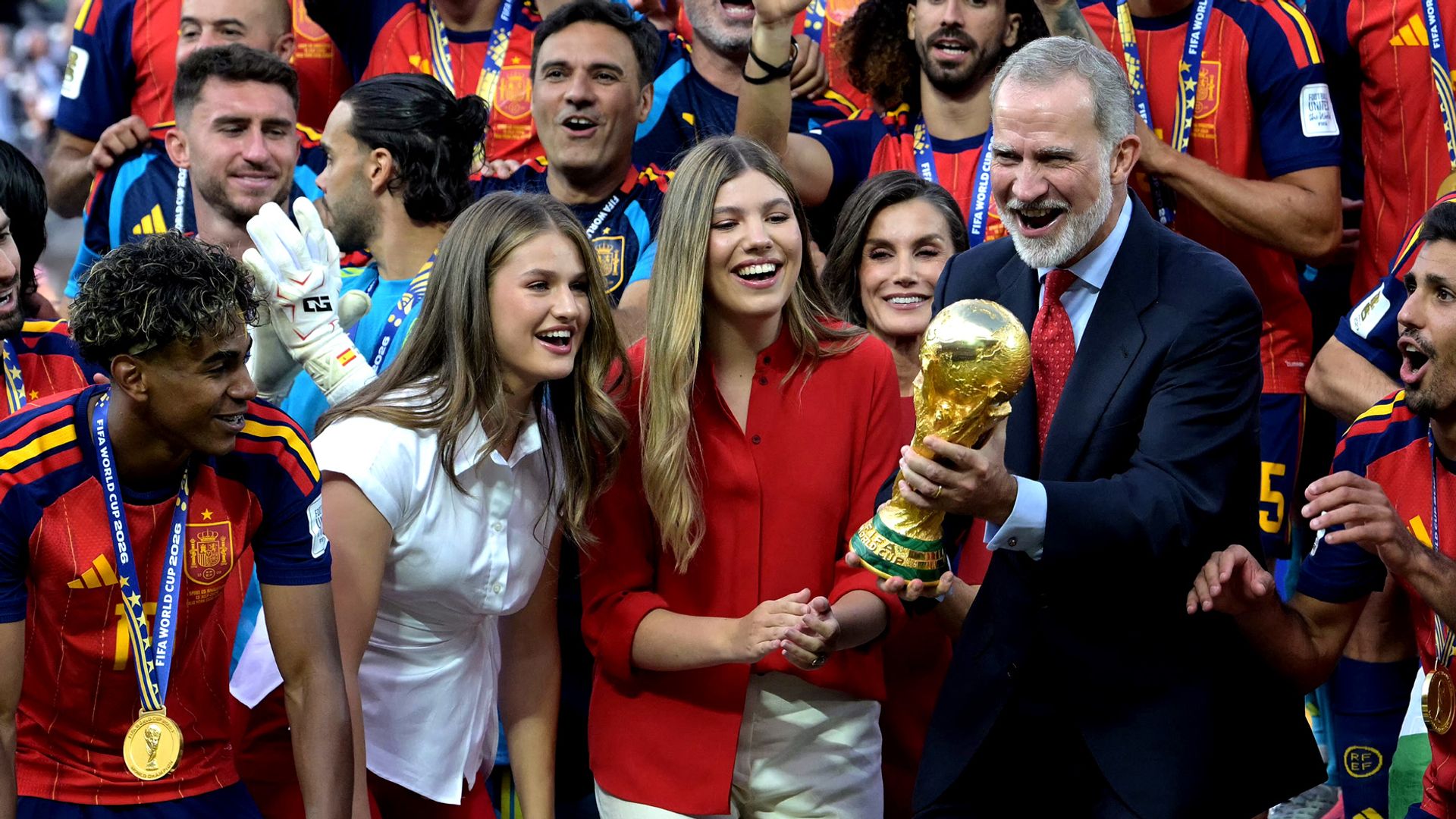 Los reyes Felipe y Letizia, junto a la princesa Leonor y la infanta Sofía, celebran la conquista del Mundial 2026 junto a la Selección Española