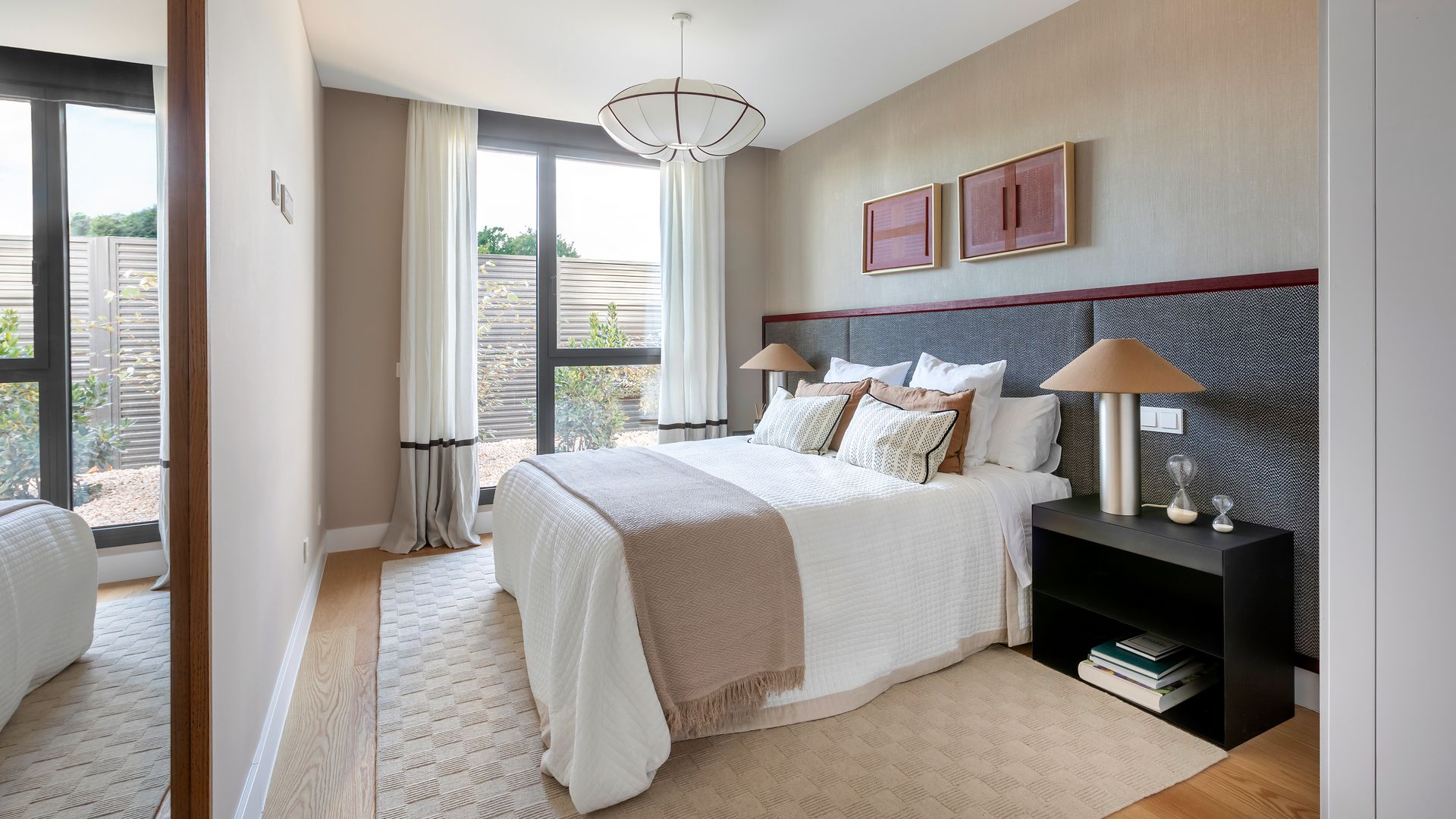 Dormitorio del piso piloto El Quintanar Levitt