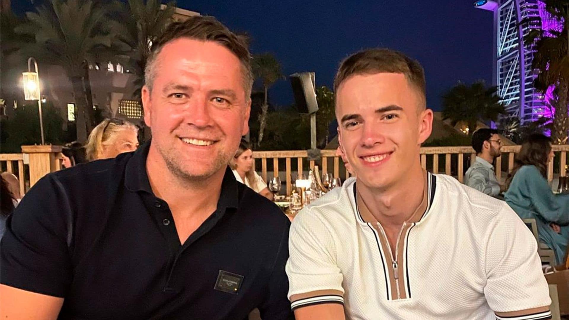 El exfutbolista Michael Owen revela la enfermedad rara e incurable que está dejando ciego a su hijo de 17 años