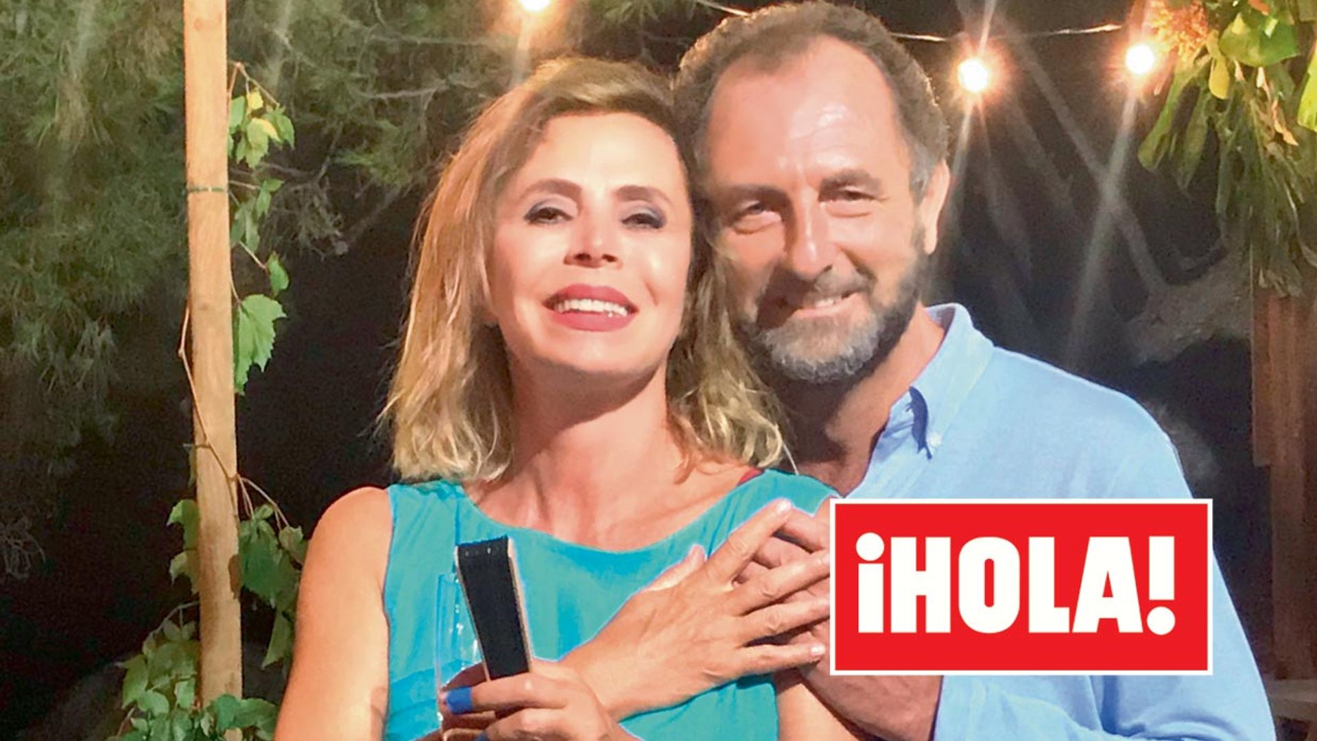 En ¡HOLA!, Ágatha Ruiz de la Prada posa junto a Luis Gasset por primera vez