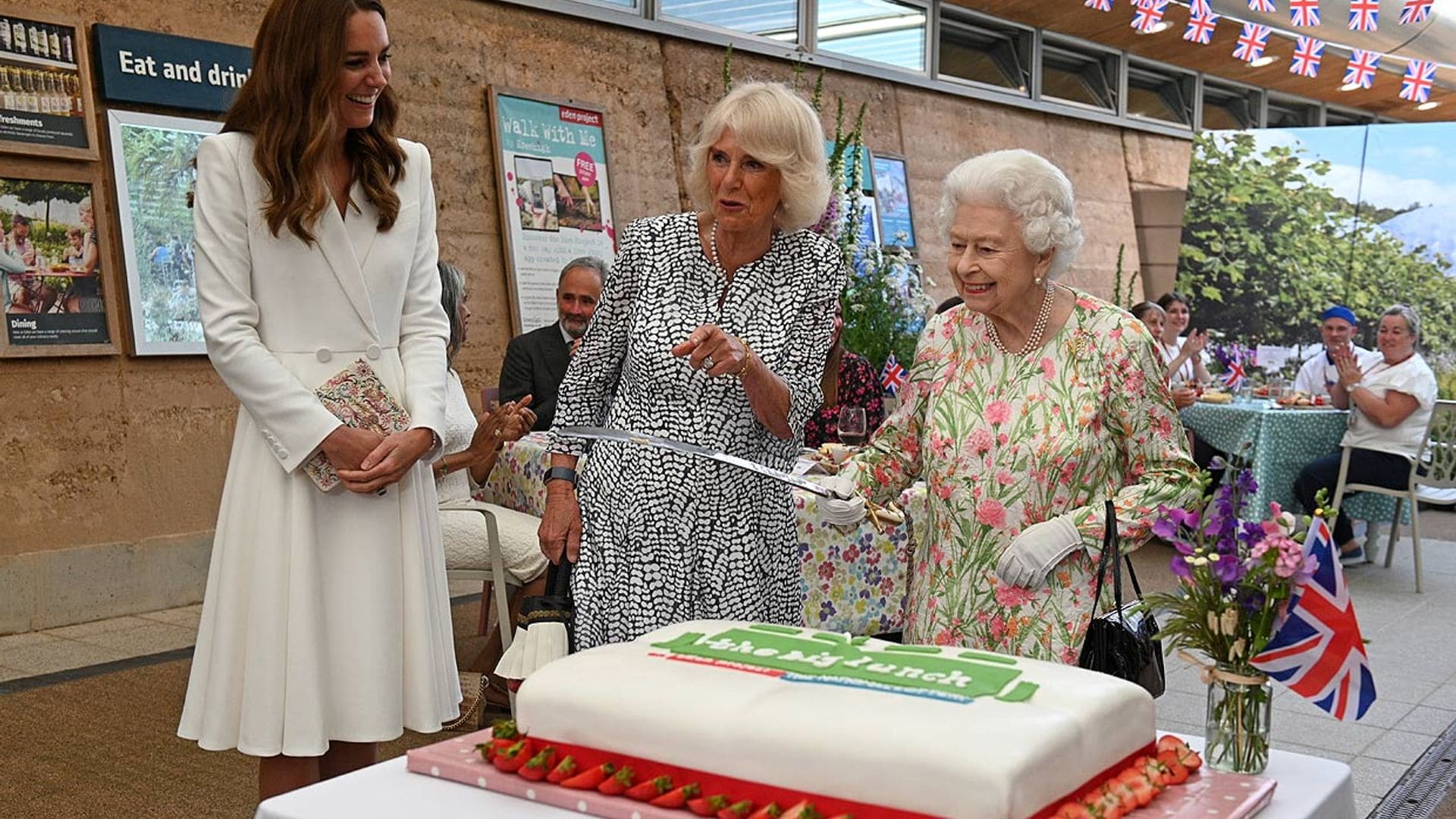 Isabel II, junto a su familia, ejerce de anfitriona de los líderes del G7