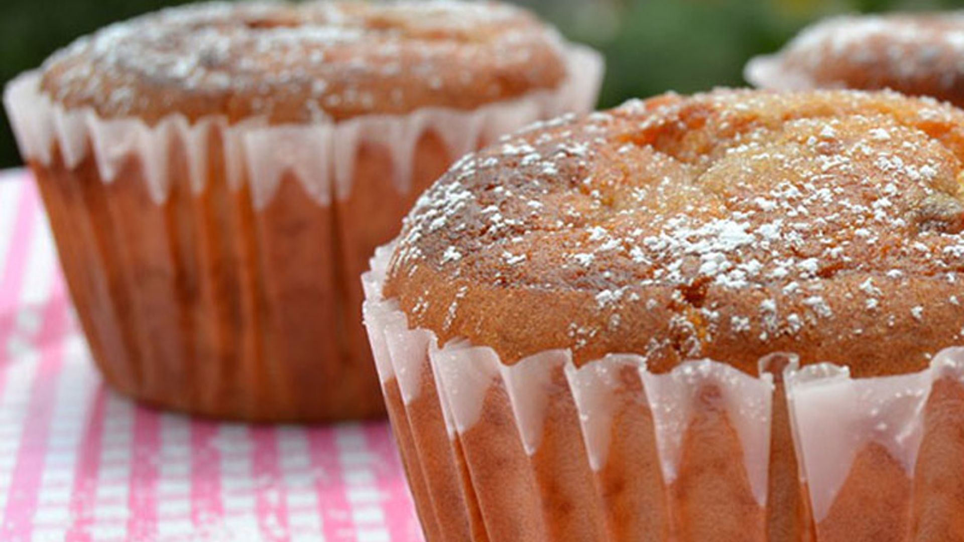 'Muffins' de queso cremoso y mermelada de fresa