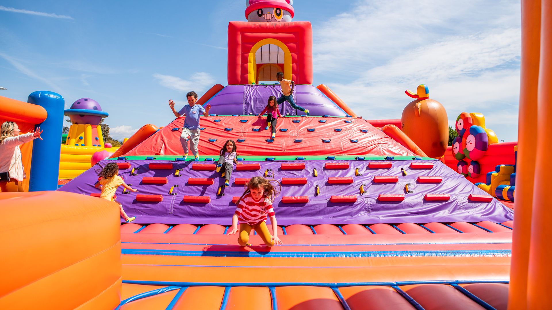 FUNBOX, el parque hinchable más grande del mundo en Madrid