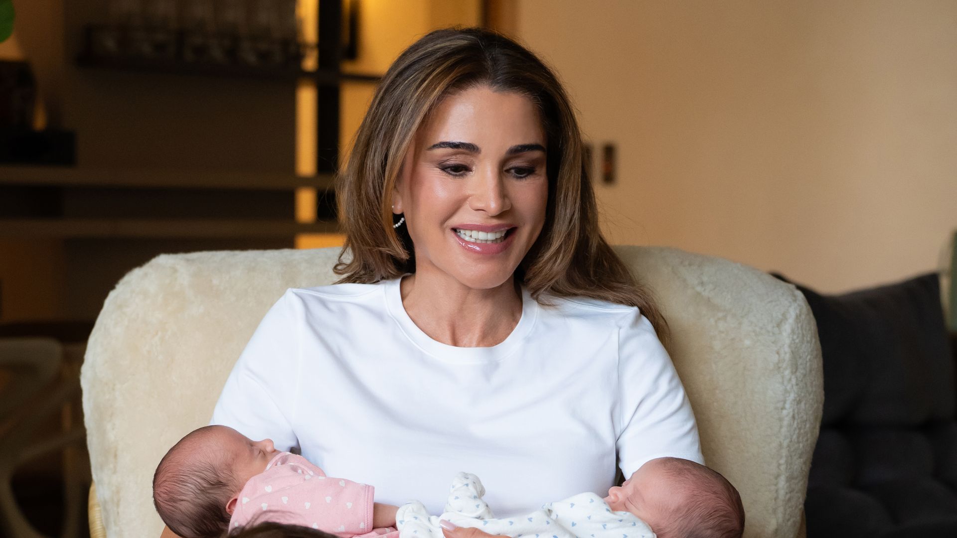 Rania de Jordania con sus cuatro nietas