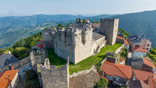 Castillo de Castro Caldelas, en Ourense, uno de los pueblos más bonitos de España, Galicia