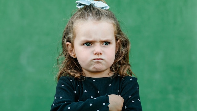 Niña enfadada