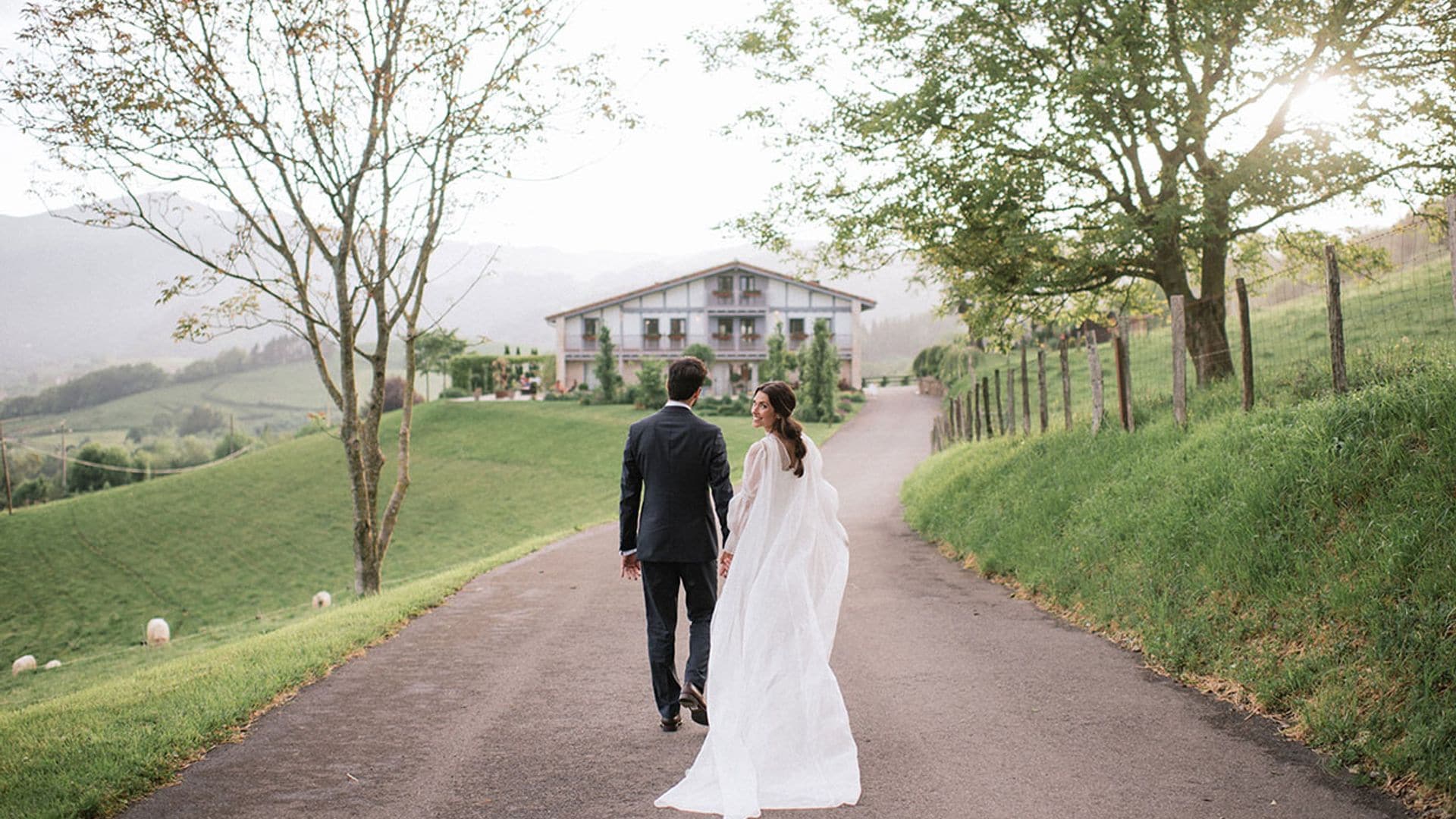 La boda vasca de Ane, la novia del vestido sencillo y el peinado especial