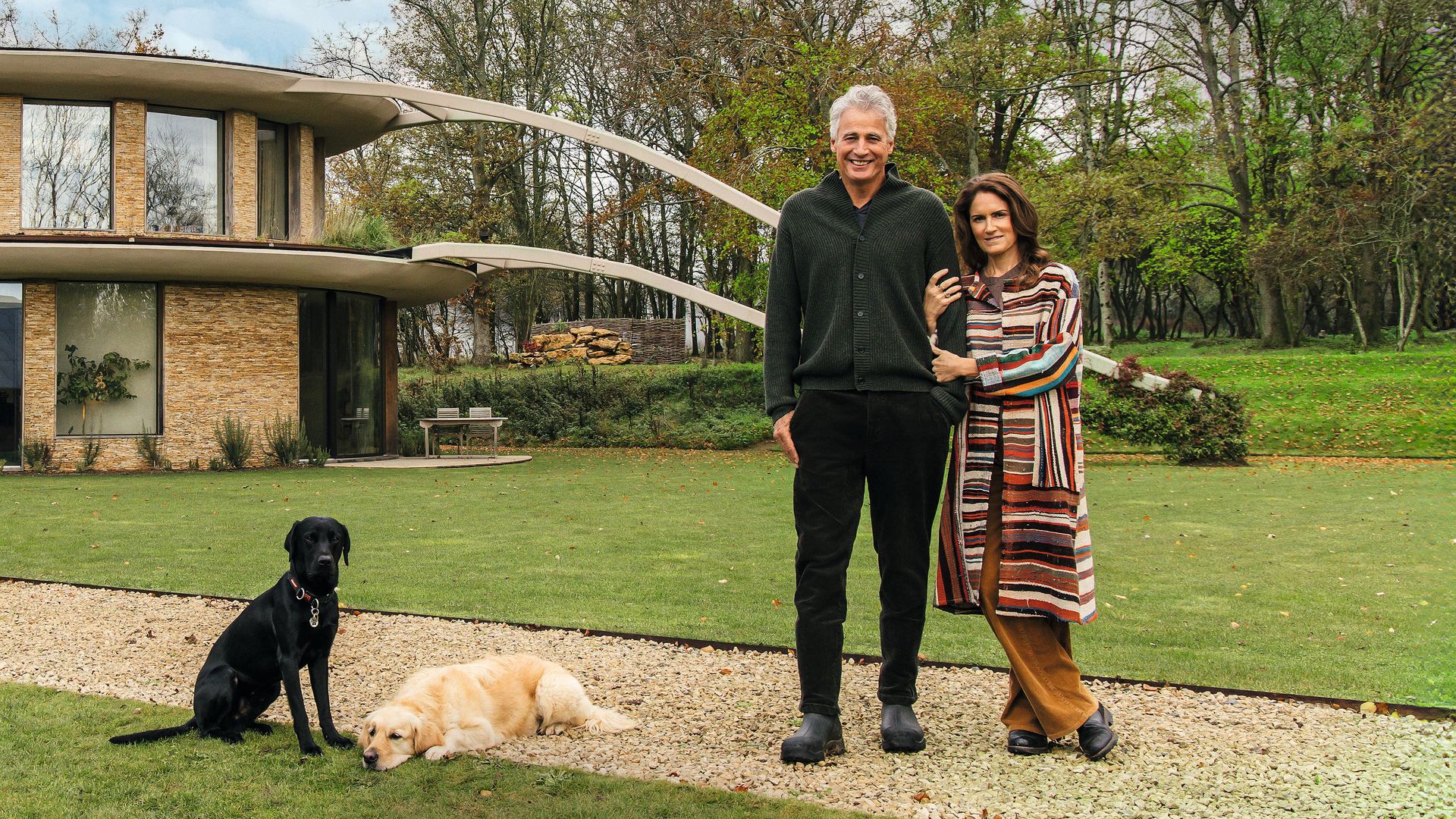 La asombrosa casa con forma de hoja del arquitecto Alex Michaelis y su mujer, Susanna Parry: descubrimos por dentro una construcción única en el mundo