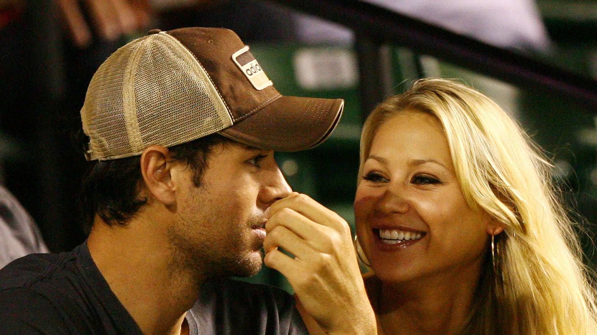 Las claves del éxito de Enrique Iglesias, que actúa hoy en Canarias: de hacer historia en la música a su familia numerosa