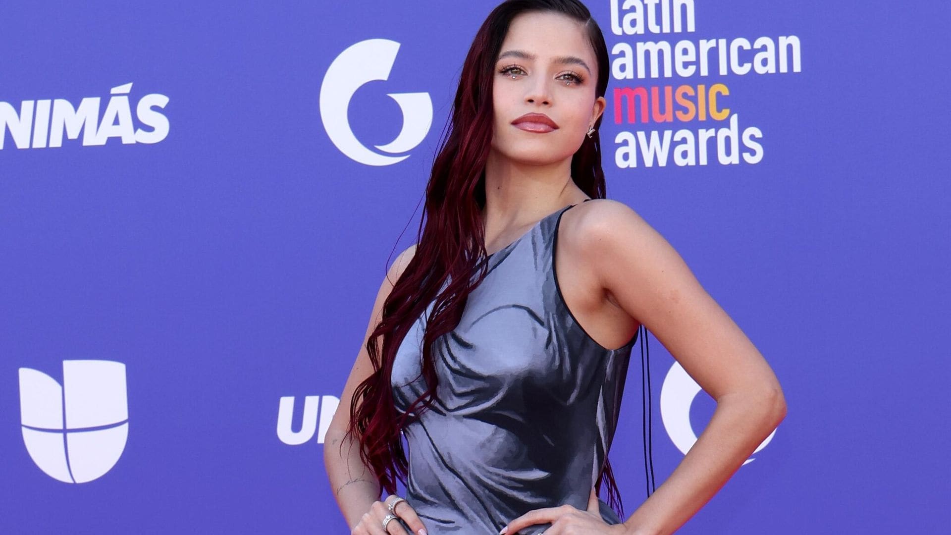 El ‘wet look’ de Emilia Mernes en los Latin AMA’s del que todo mundo está hablando