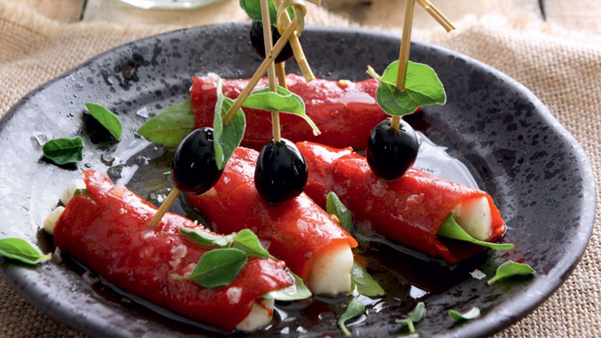 Rollitos de pimientos del piquillo con mozzarella