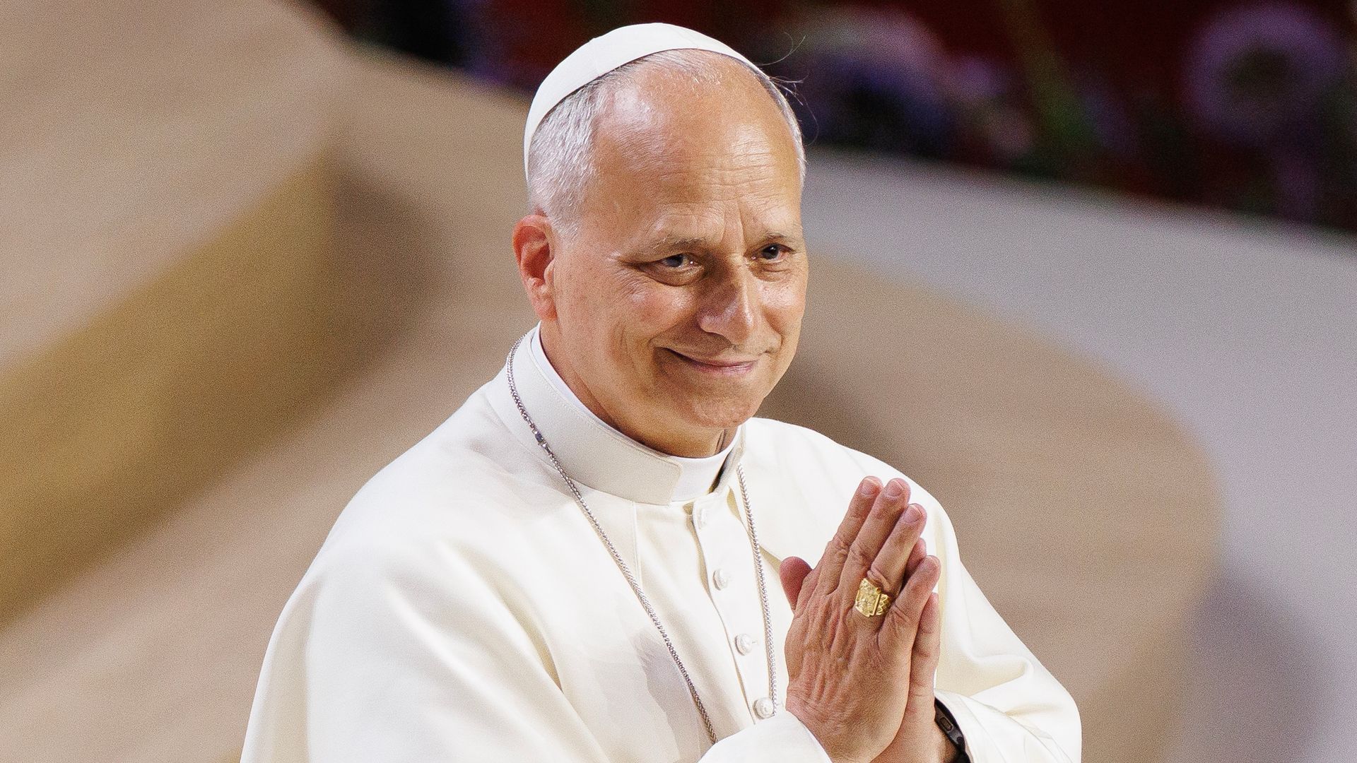 El Papa León XIV ingresa por su propio pie al hospital Gemelli de Roma para su cirugía 
