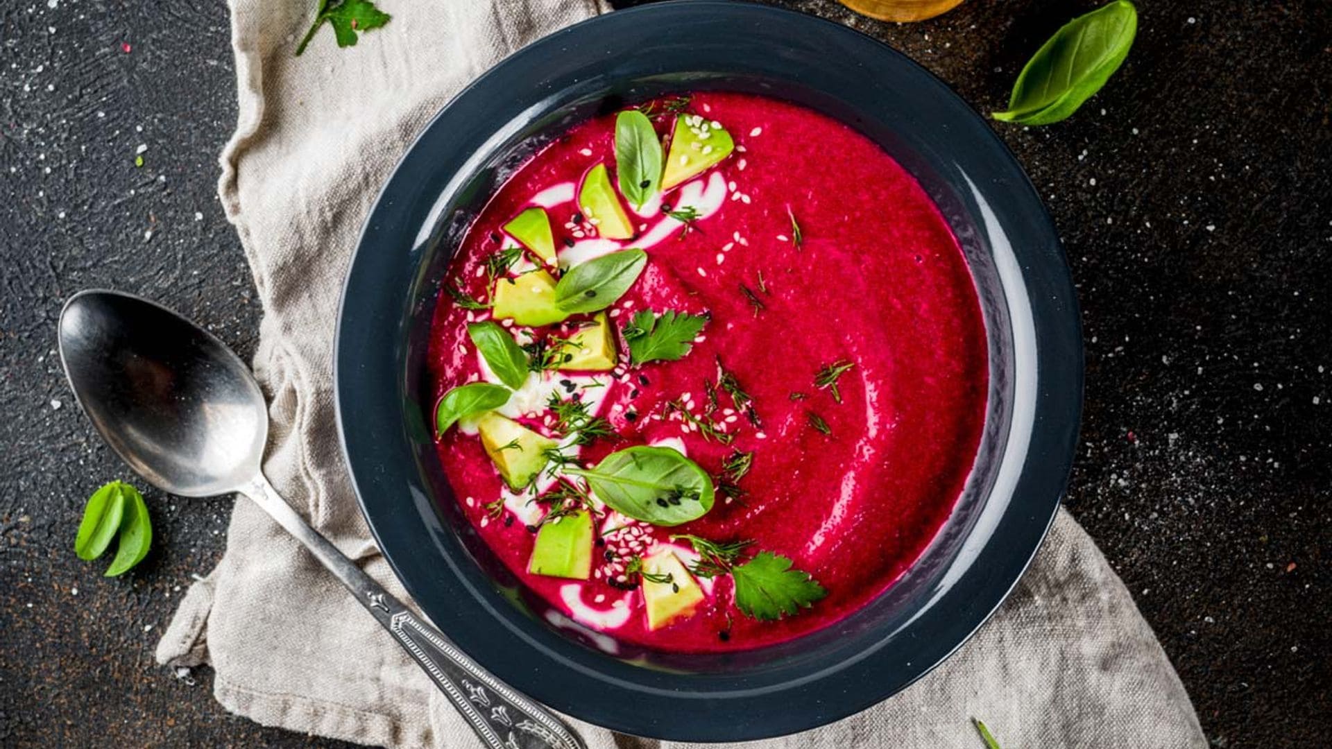 Gazpacho de remolacha y aguacate
