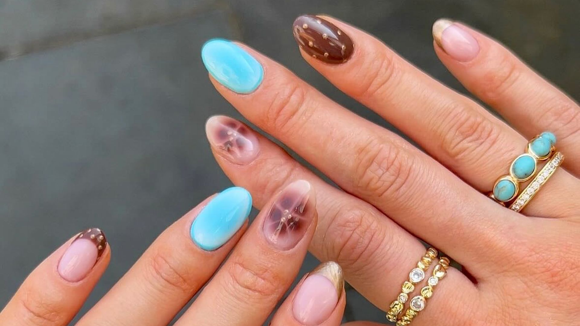 3 colores de uñas que me ha recomendado mi manicurista para ir a la playa este verano 2026