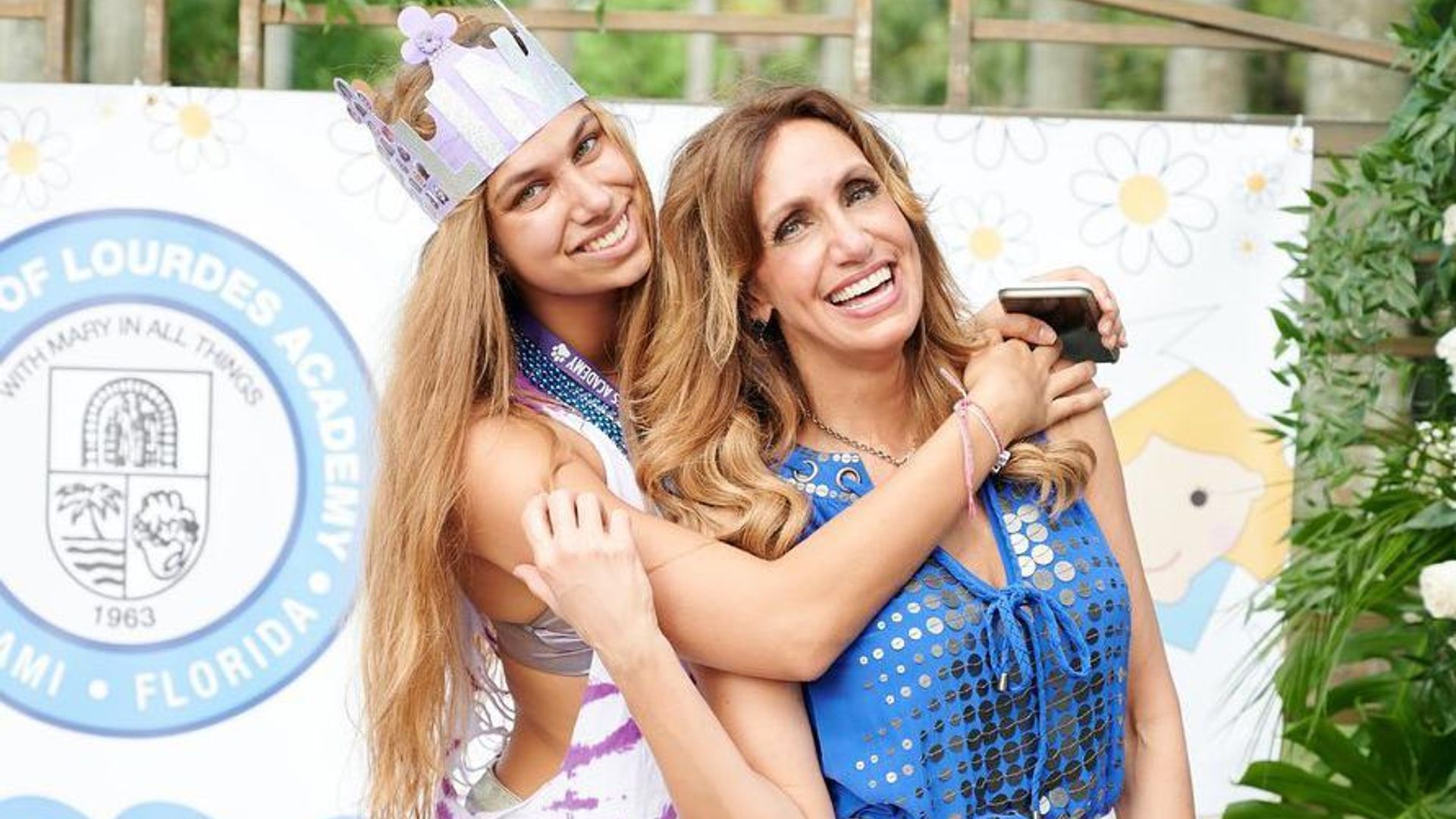 Lili Estefan celebra la próxima graduación de su hija Lina