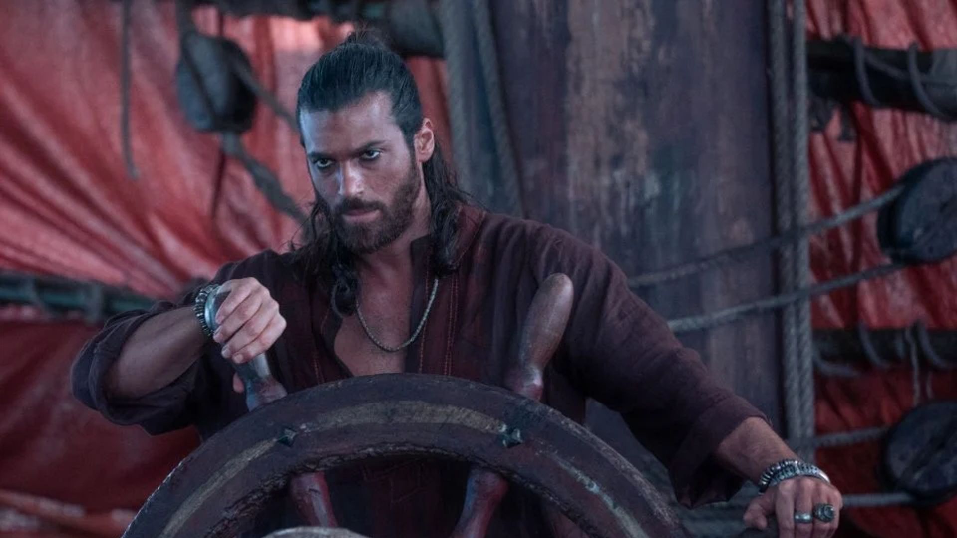 Can Yaman se mete en la piel de Sandokán
