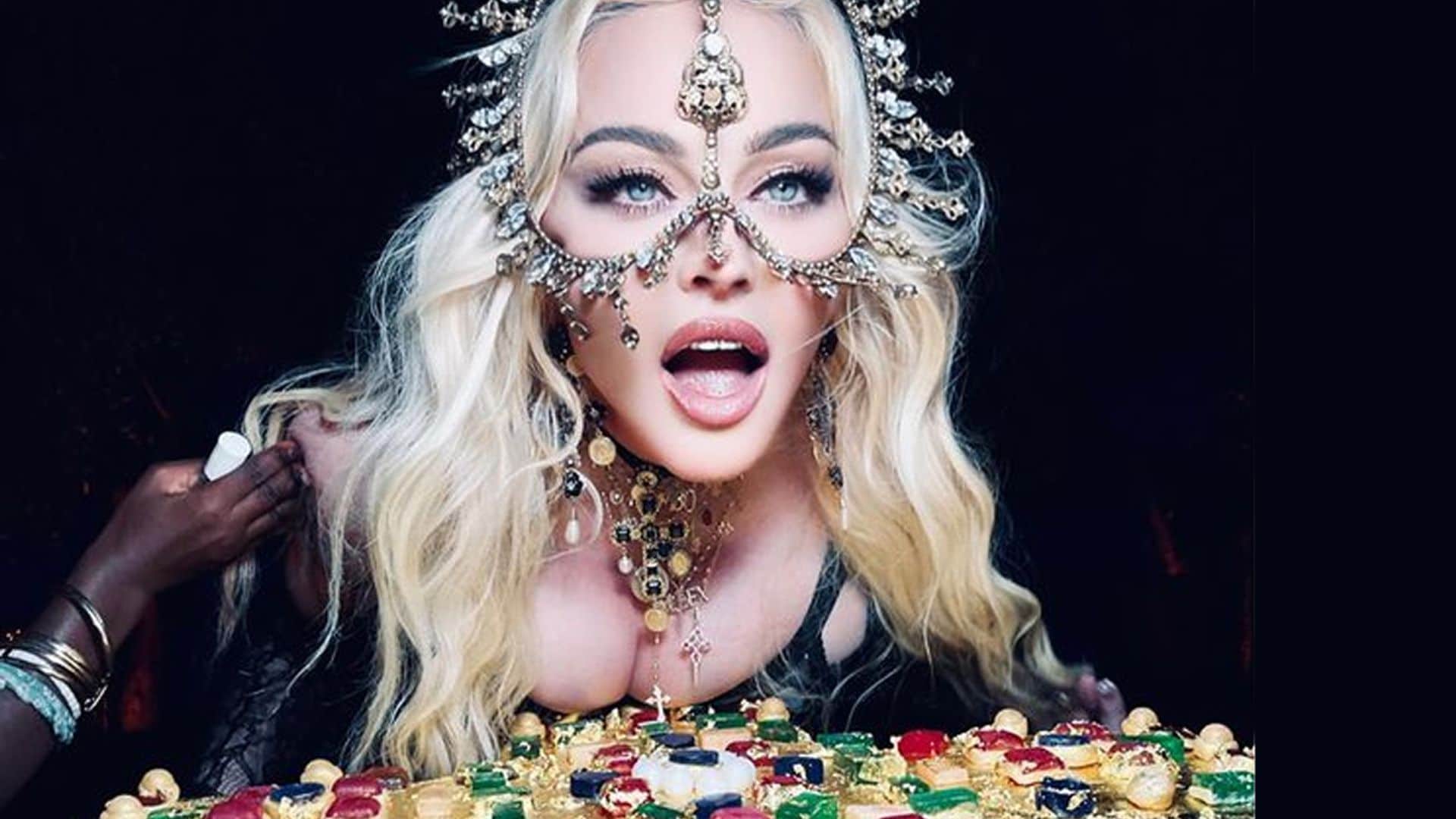 ¡A la italiana! Madonna celebra su 63 cumpleaños acompañada de su novio y sus hijos