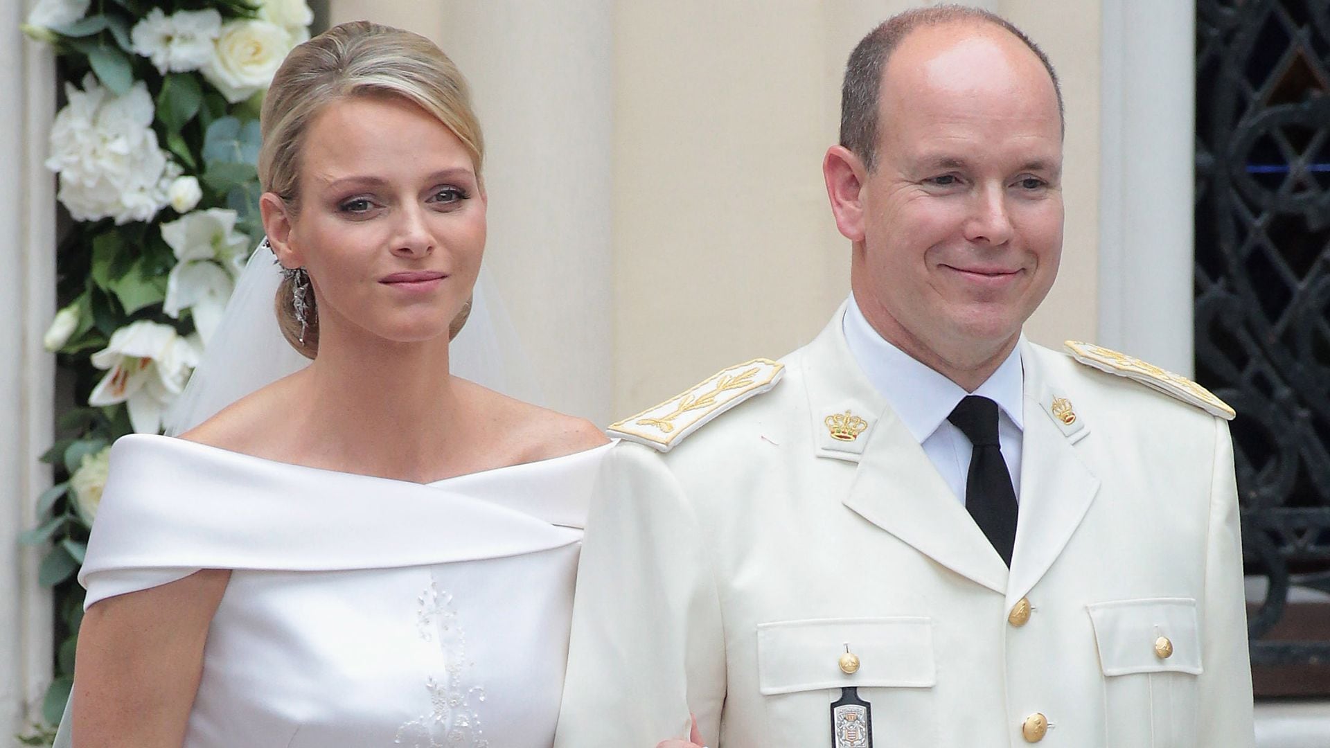 Recordamos el vestido de novia de Charlene de Mónaco, un look bordado con 40.000 cristales de Swarovski