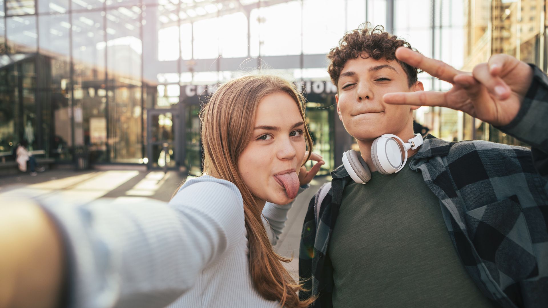 Fátima García Doval y José César Perales, sobre cuánto proteger a los adolescentes: "Lo que no es saludable es ejercer sobre ellos una protección excesiva"