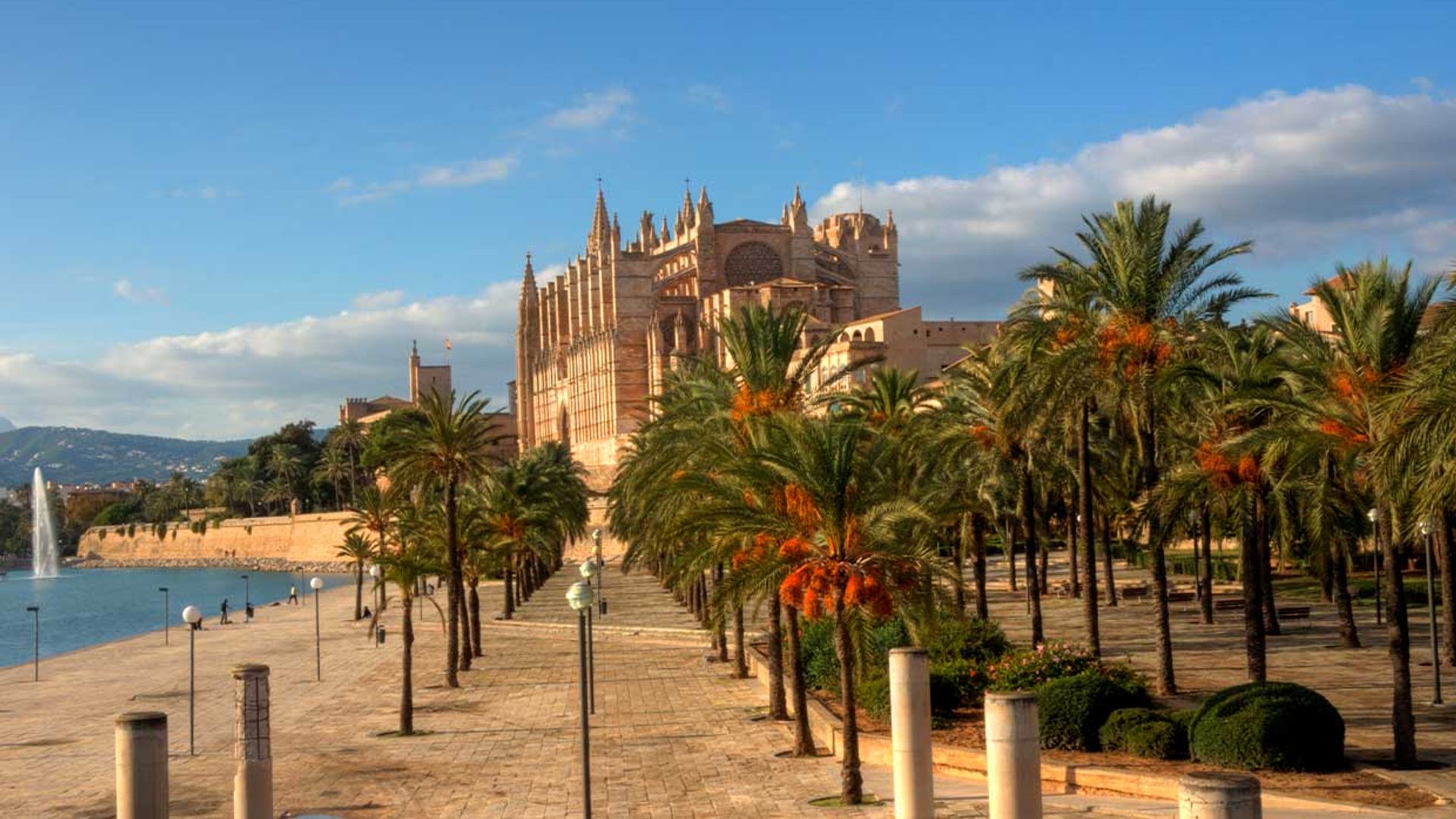 Palma de Mallorca, ciudad turística y monumental