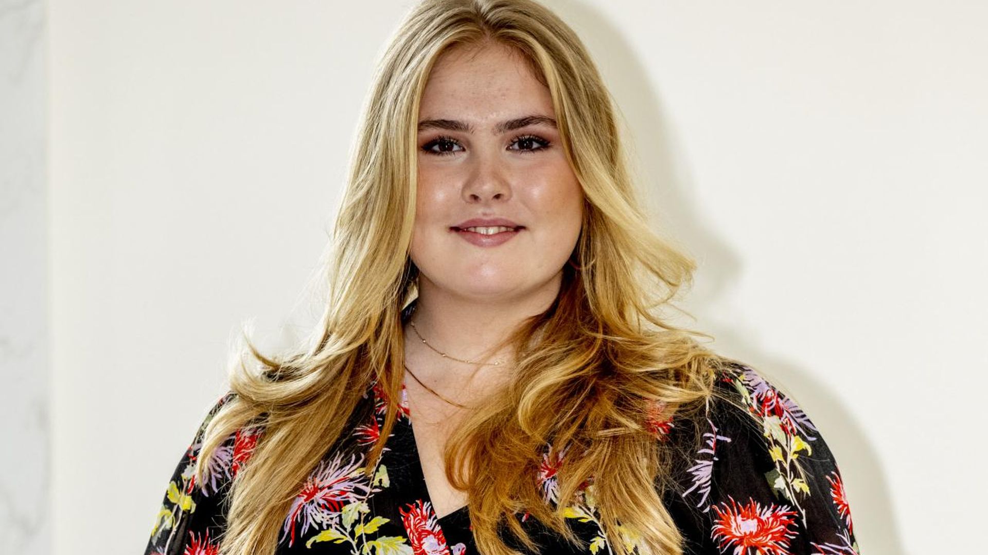 La princesa Amalia, ‘muy feliz en el amor’, lo cuenta todo en una entrevista: de su debut con tiara a sus ensayos en la carroza de cristal