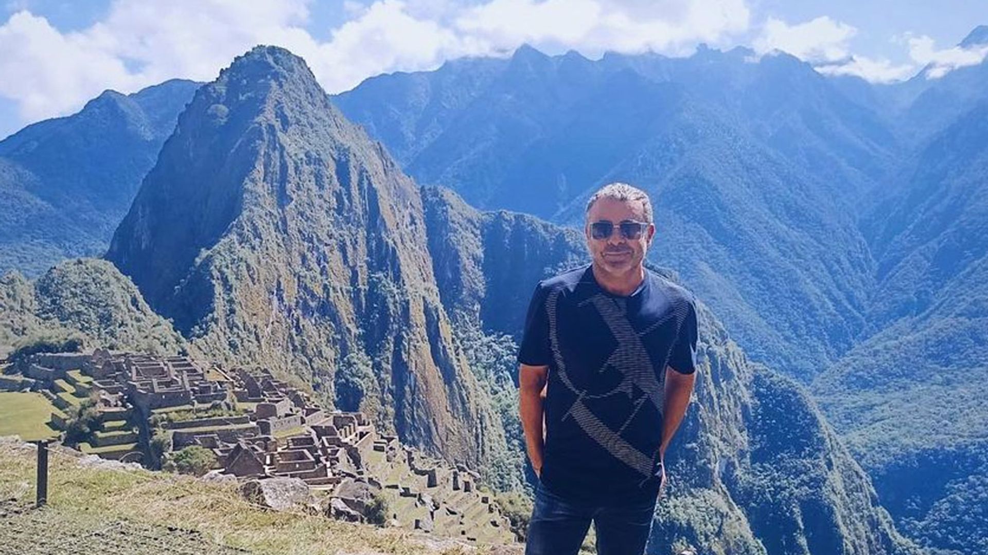 Jorge Javier Vázquez sube al Macchu Picchu con una botella de oxígeno tras recibir el alta