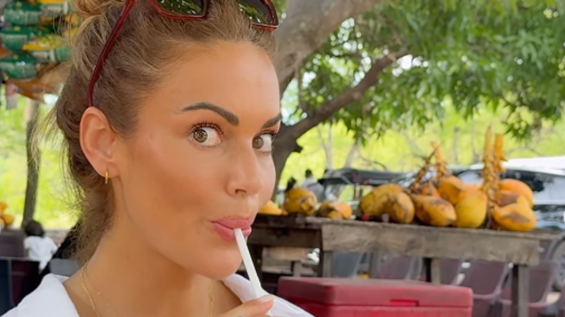 Lara Álvarez y su viaje por Sri Lanka: templos, trenes entre montañas y una isla donde conviven todas las religiones