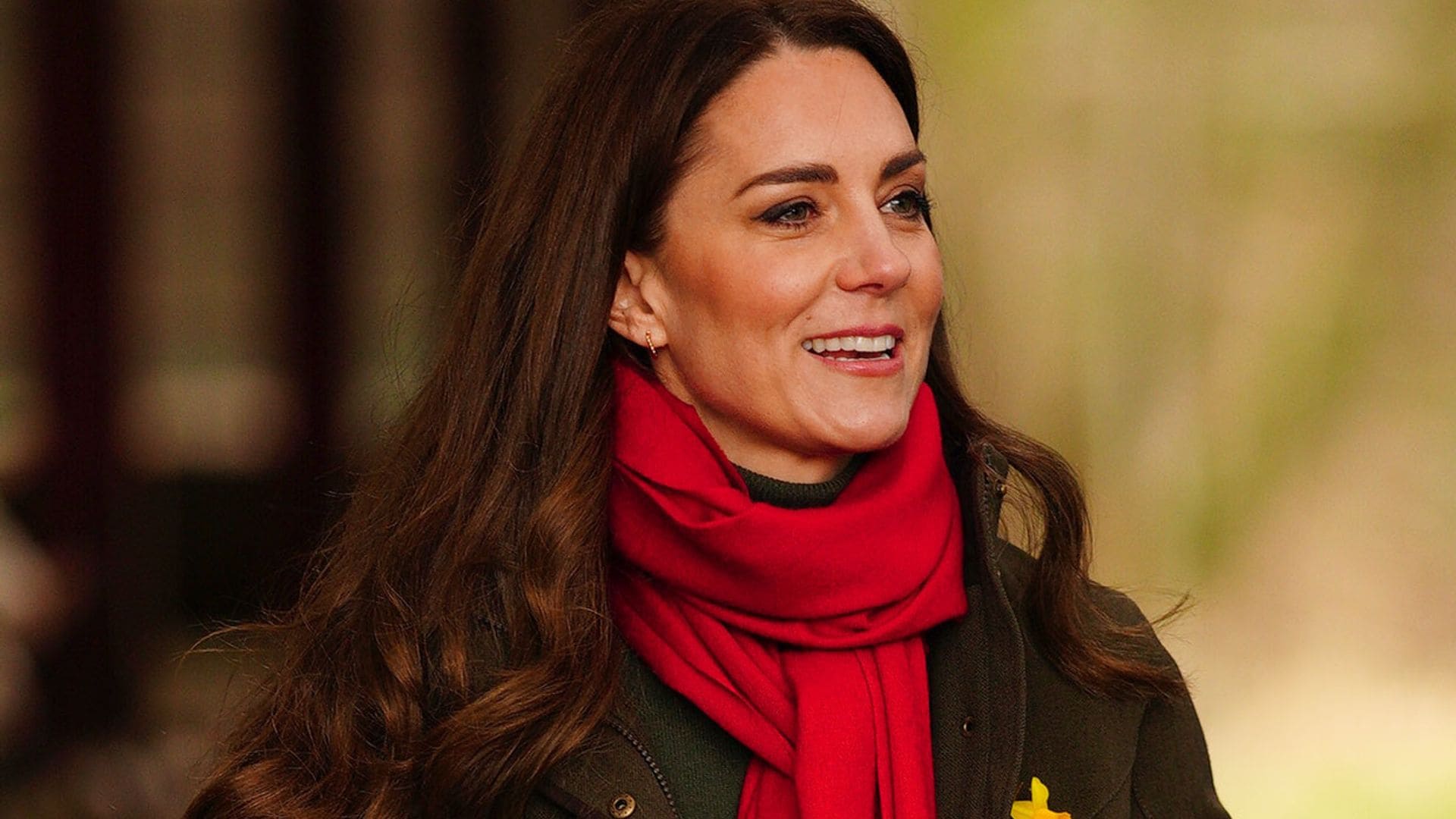 El 'déjà vu' de Kate Middleton con su look más cómodo y con botines veganos